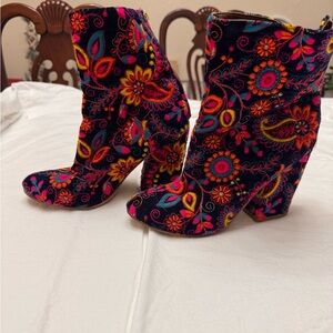 Naughty Monkey Vibrant Floral Embroidered Heeled Boots Sz 8